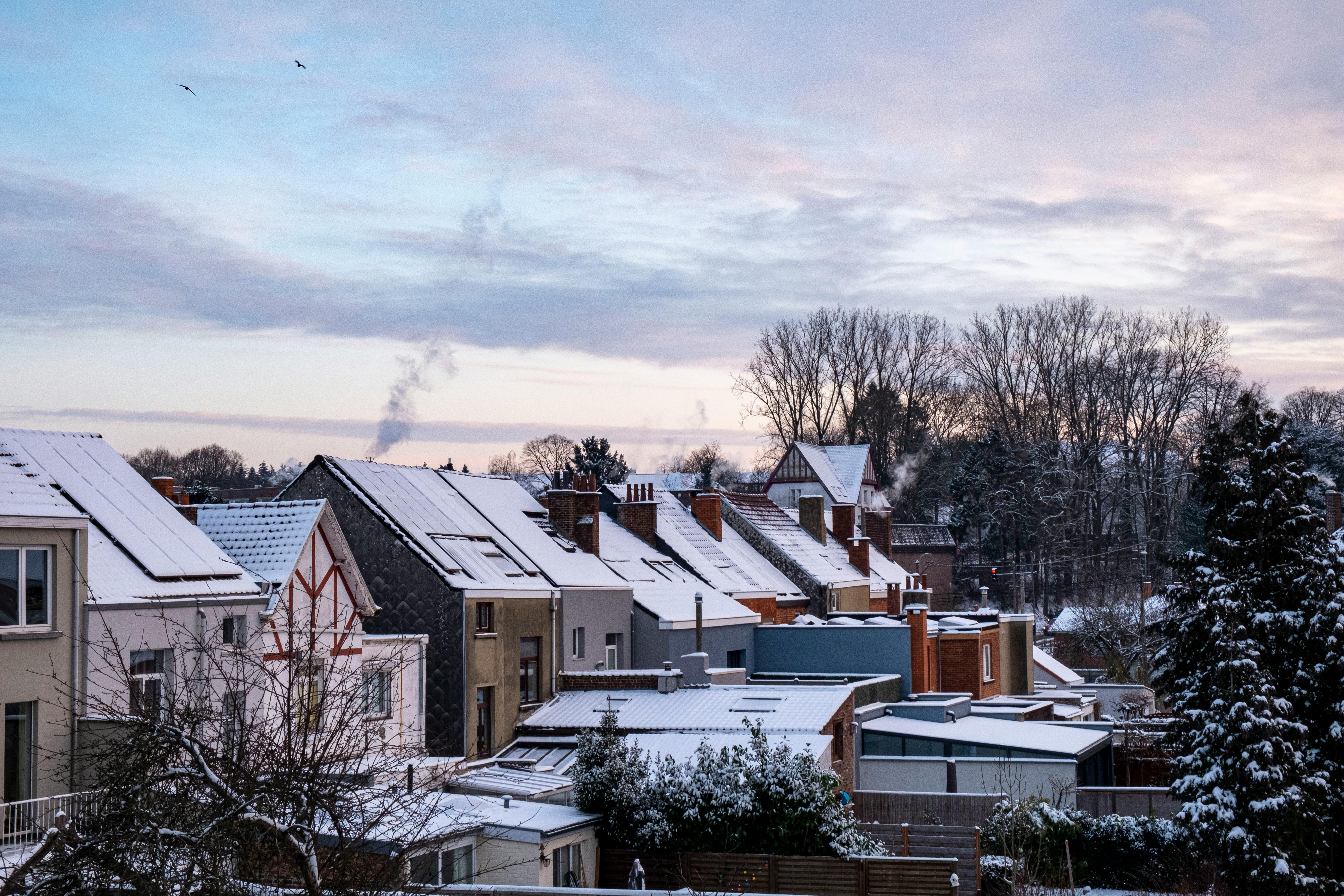 Roundup: Weather cancellations / Mortgage rates rise / Plumbing rules reworked — Photo by MARIANNE RIXHON on Pexels