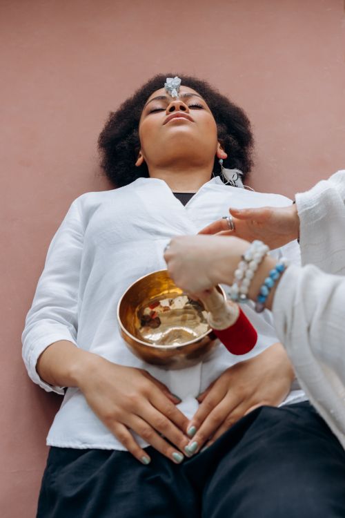 Free A woman experiences crystal healing therapy with a singing bowl in a serene setting. Stock Photo