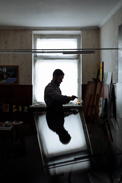 Foto stok gratis artis, bayangan hitam, dalam ruangan