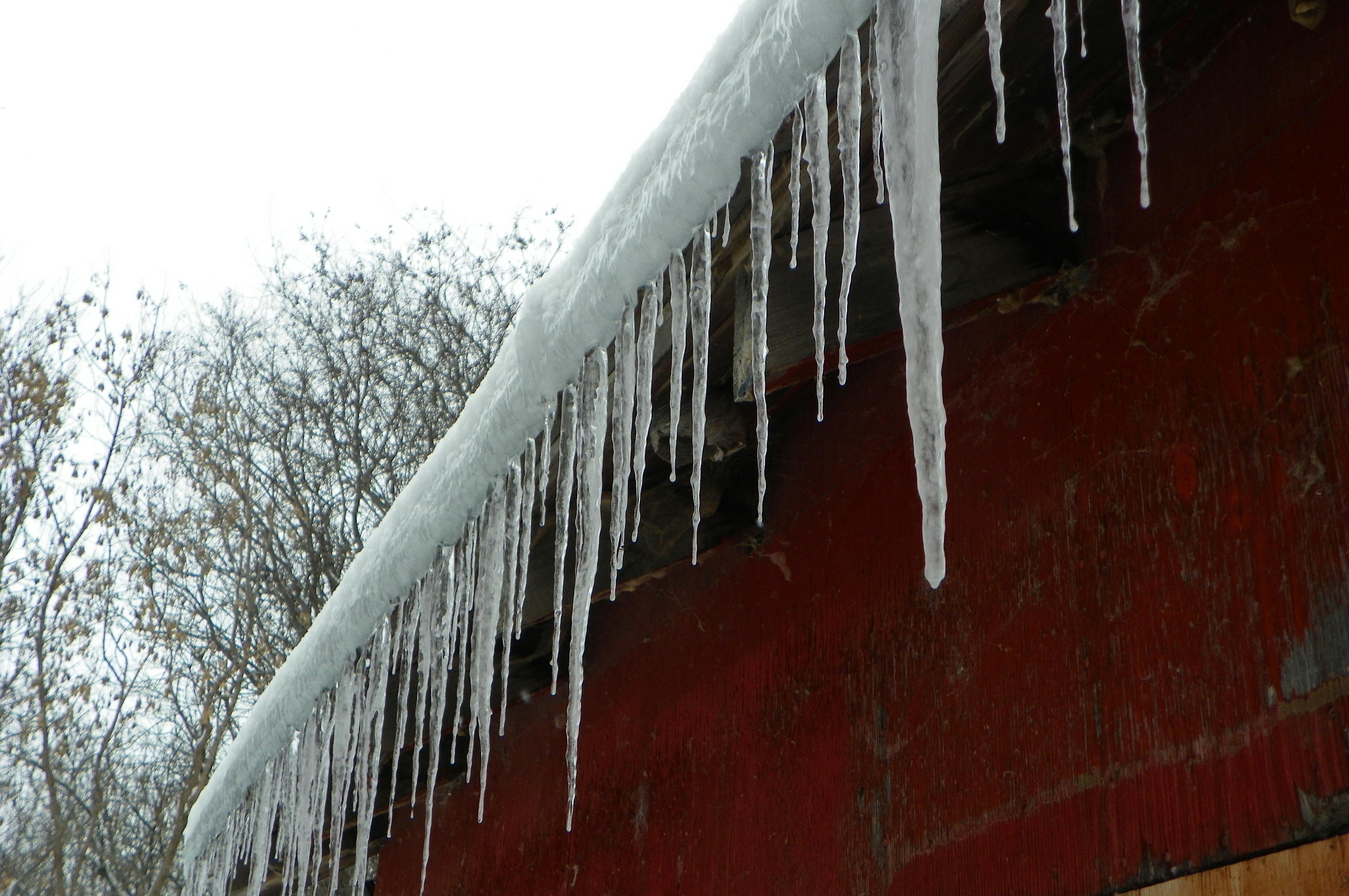 Mainan bayi dengan warna cerah