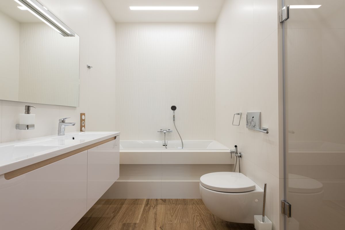 Parquet dans la salle de bain : le guide d'achat complet - Comment réussir la pose d'un parquet de salle de bain ?