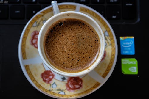 Ingyenes stockfotó csésze, fekete kávé, hordozható számítógép témában