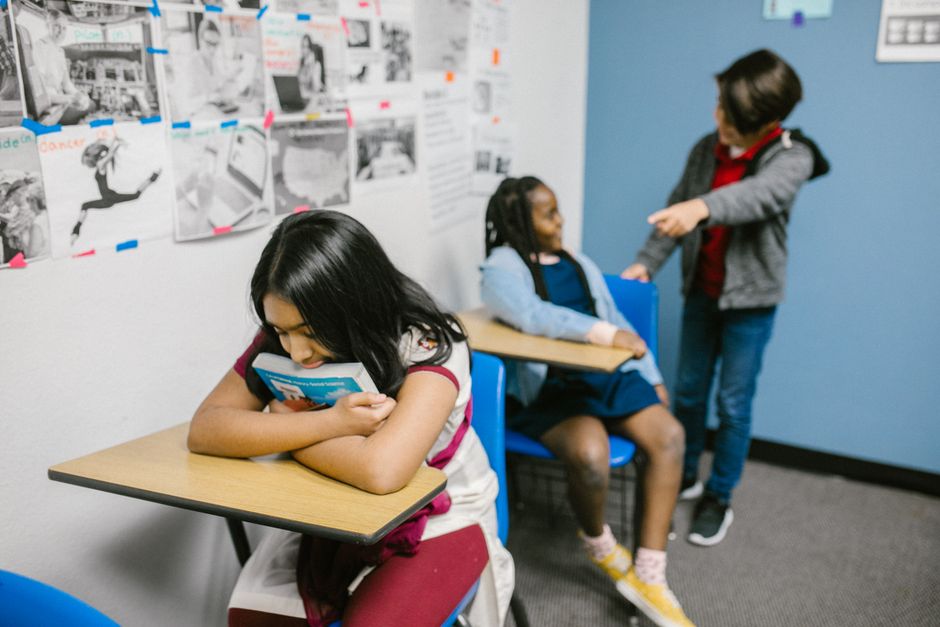 frekventant una escola, アジアの子供いじめ, いじめの無料の写真素材