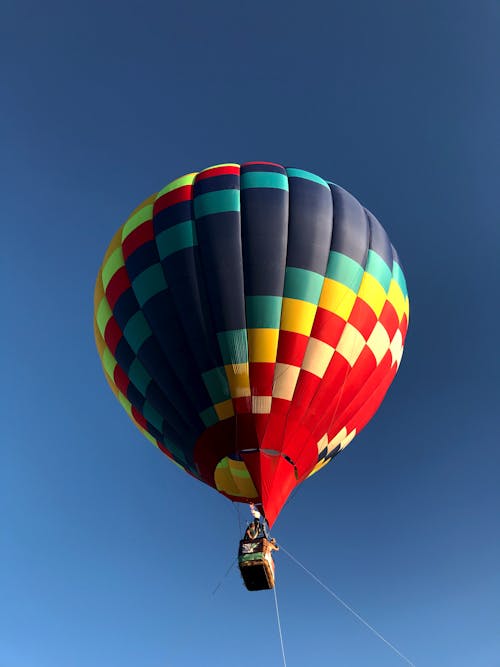 Imagine de stoc gratuită din balon cu aer cald, cerul albastru clar, colorat