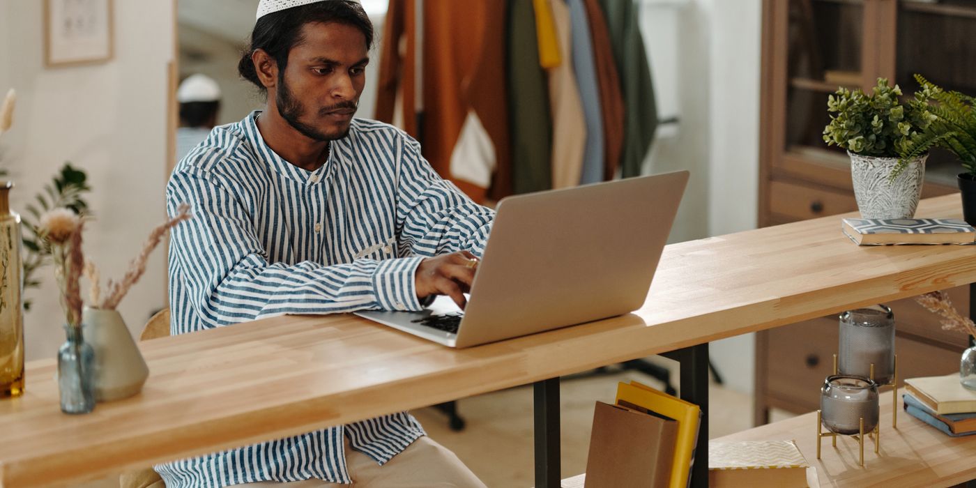 Traveller comparing hotel rates on a laptop while planning a trip