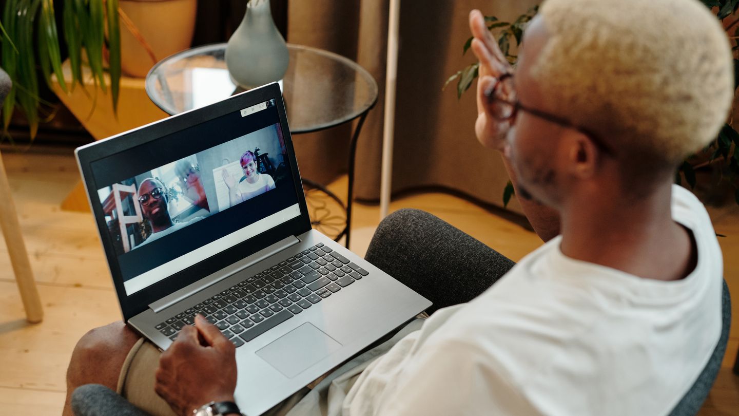 Arnaques IA en 2026 : deepfakes, phishing personnalisé, comment ne pas se faire avoir