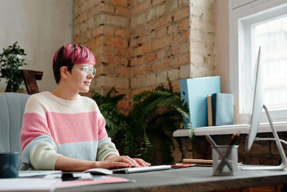 6. Inspirasi Tambahan Pakaian Kerja Freelancer 6. Inspirasi Tambahan Pakaian Kerja Freelancer