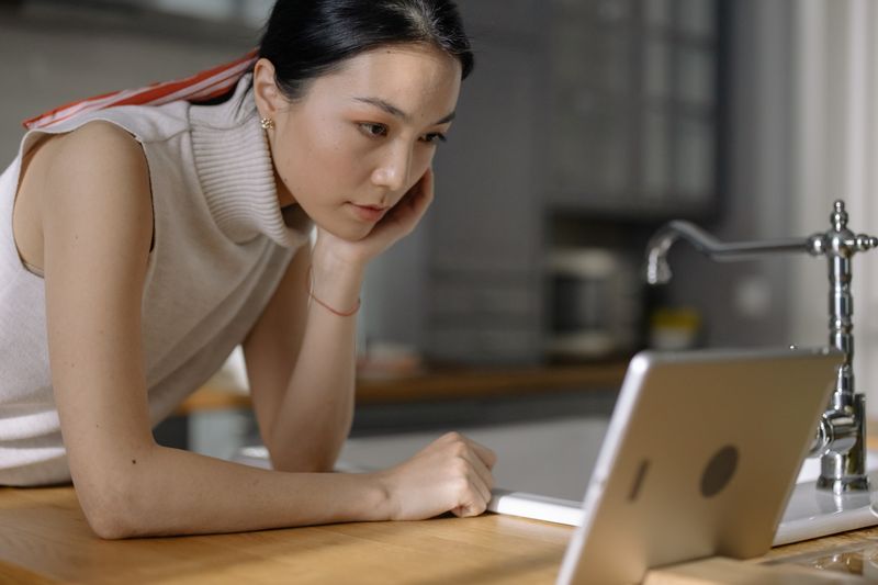 One person watching a YouTube video, representing 1 subscriber