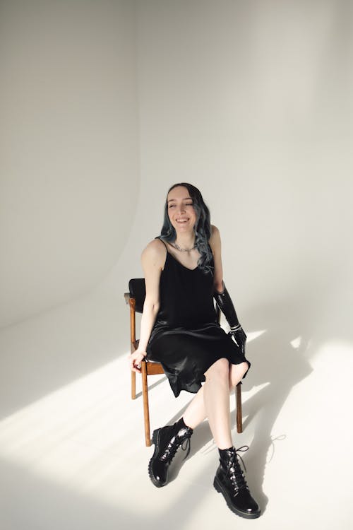 Základová fotografie zdarma na téma bionický, dáma, dřevěná židle