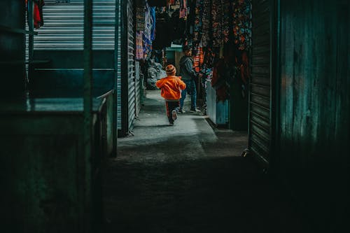 Foto profissional grátis de alameda, corrida, criança