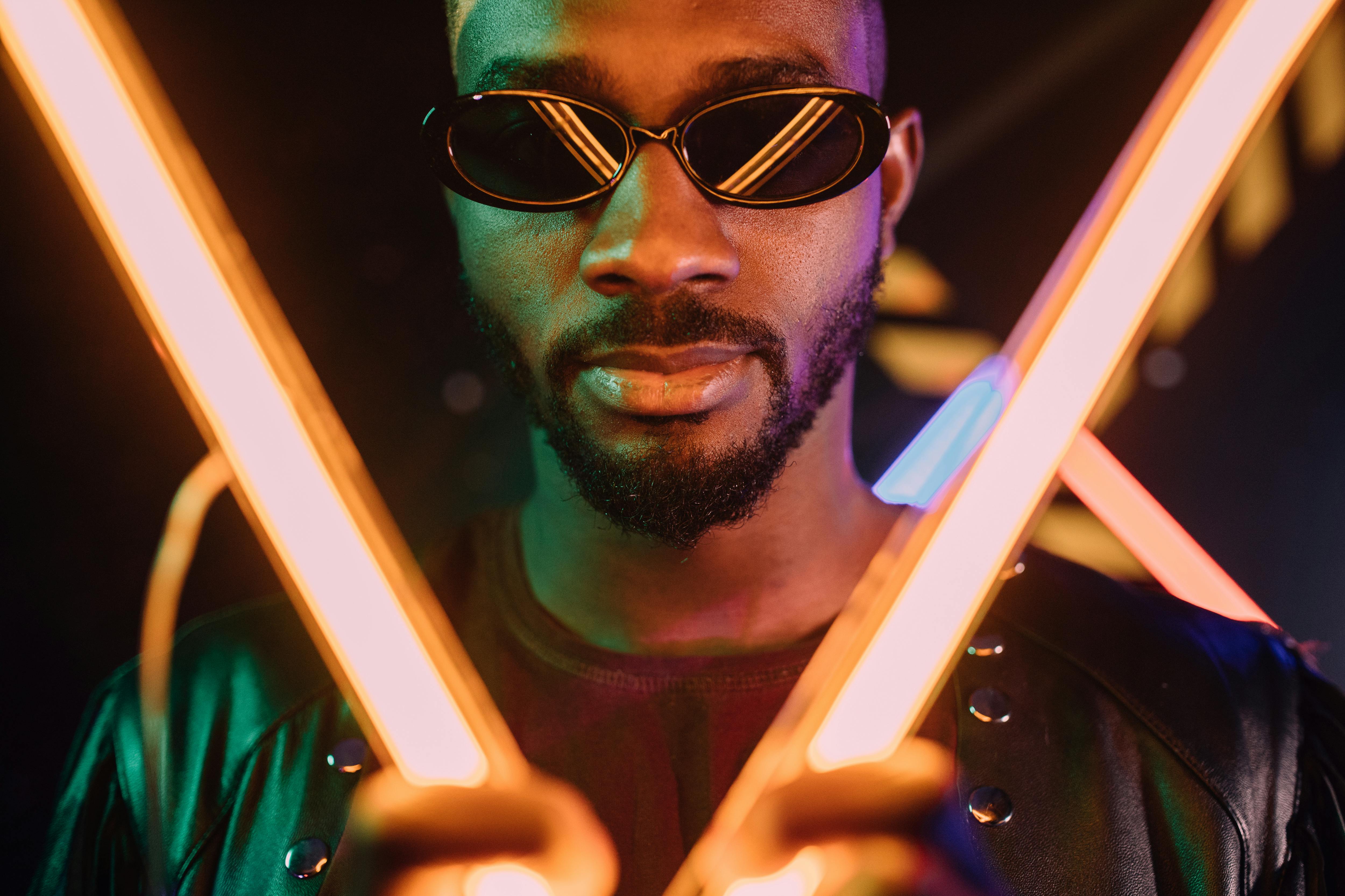 Zadarmo Fotobanka s bezplatnými fotkami na tému brada, černoch, chladné tóny Fotka z fotobanky