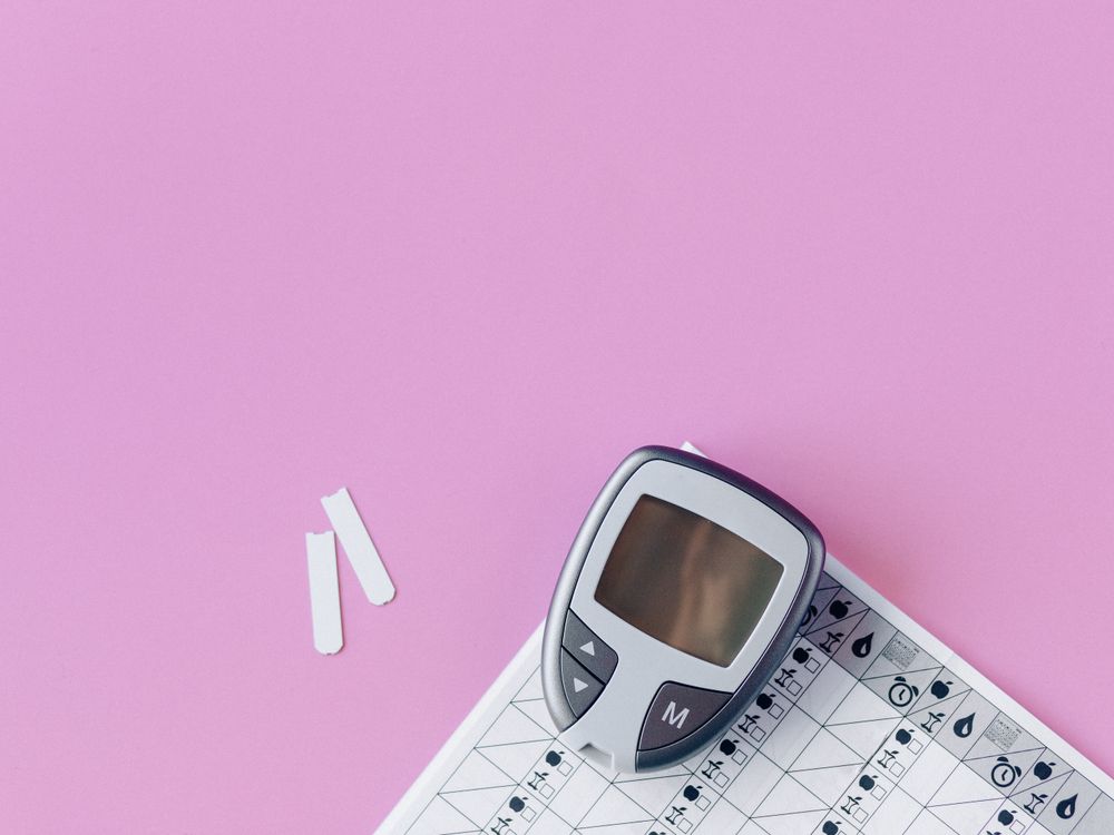 Glucose monitor and test strips