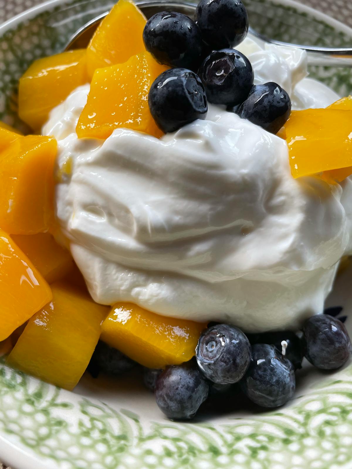Nutritionist reviewing notes with a person while looking at a laptop