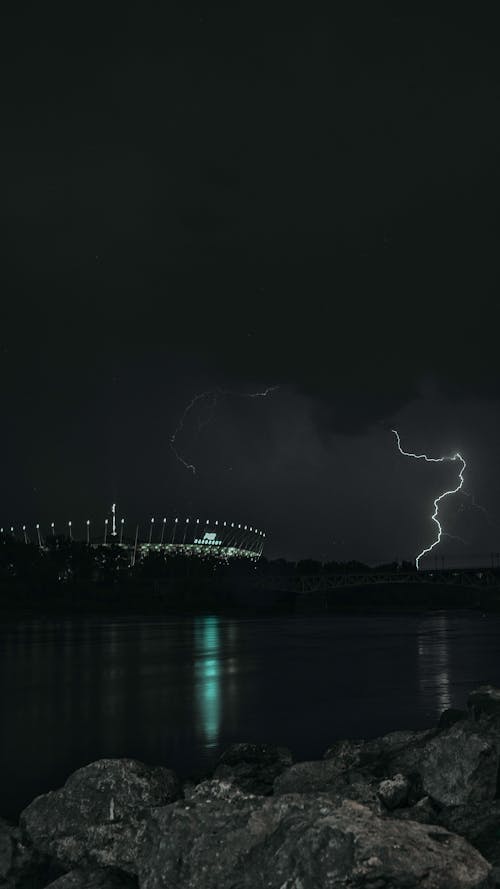 Ingyenes stockfotó éjszaka, függőleges lövés, sötét témában