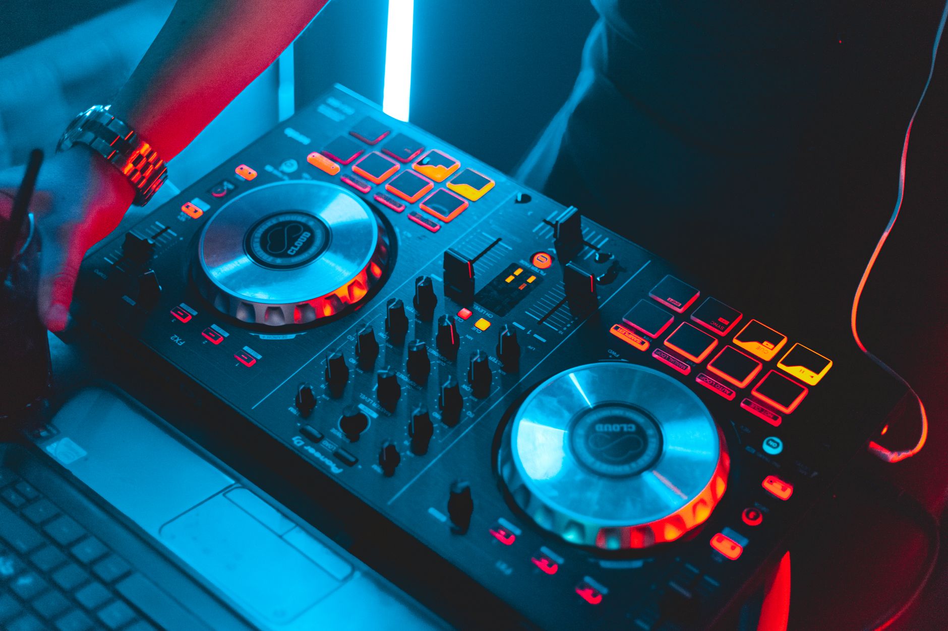 MOC (Music on Console): Aplikasi Audio Player di Terminal Linux