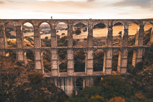 Free Dramatic drone shot of Arcos del Sitio in Mexico, highlighting historical architecture. Stock Photo