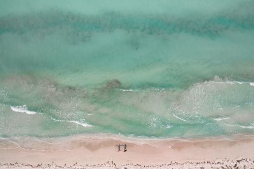 Free A stunning aerial shot of a serene Mexican beach with turquoise waters and gentle waves. Stock Photo
