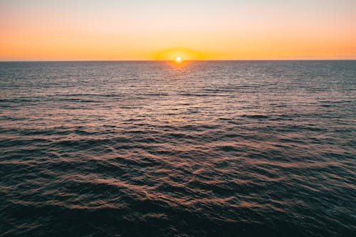 The Forgotten Coastal Towns That Glow in Autumn’s Last Light