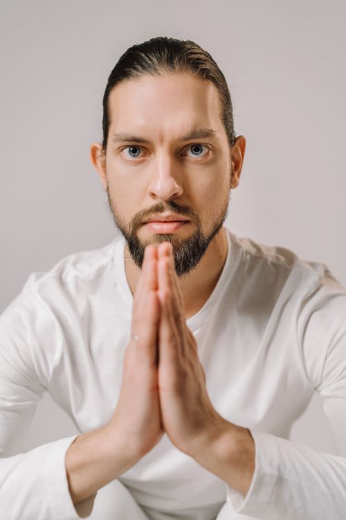 Free Portrait of a man in peaceful meditation, emphasizing mindfulness and tranquility. Stock Photo
