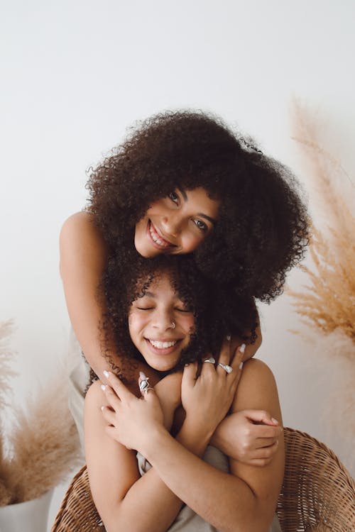 Fotos de stock gratuitas de abrazando, adulto, afroamericanas