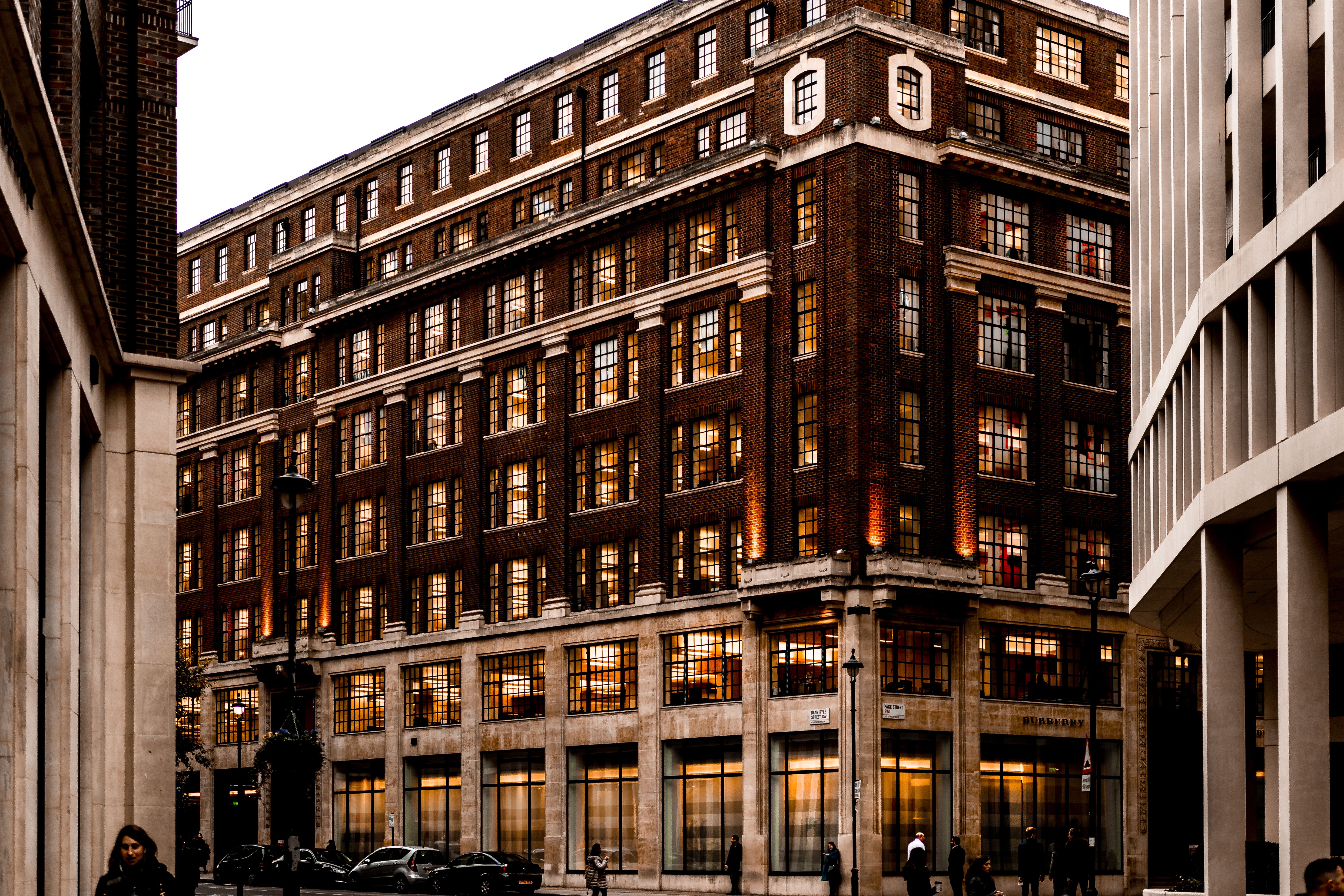 Brown Concrete High-rise Building · Free Stock Photo