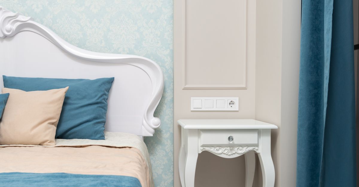 Cabecera de dormitorio con molduras: look hotel sin obra