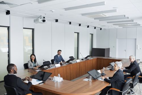 Đội ngũ họp bàn quy trình vận hành