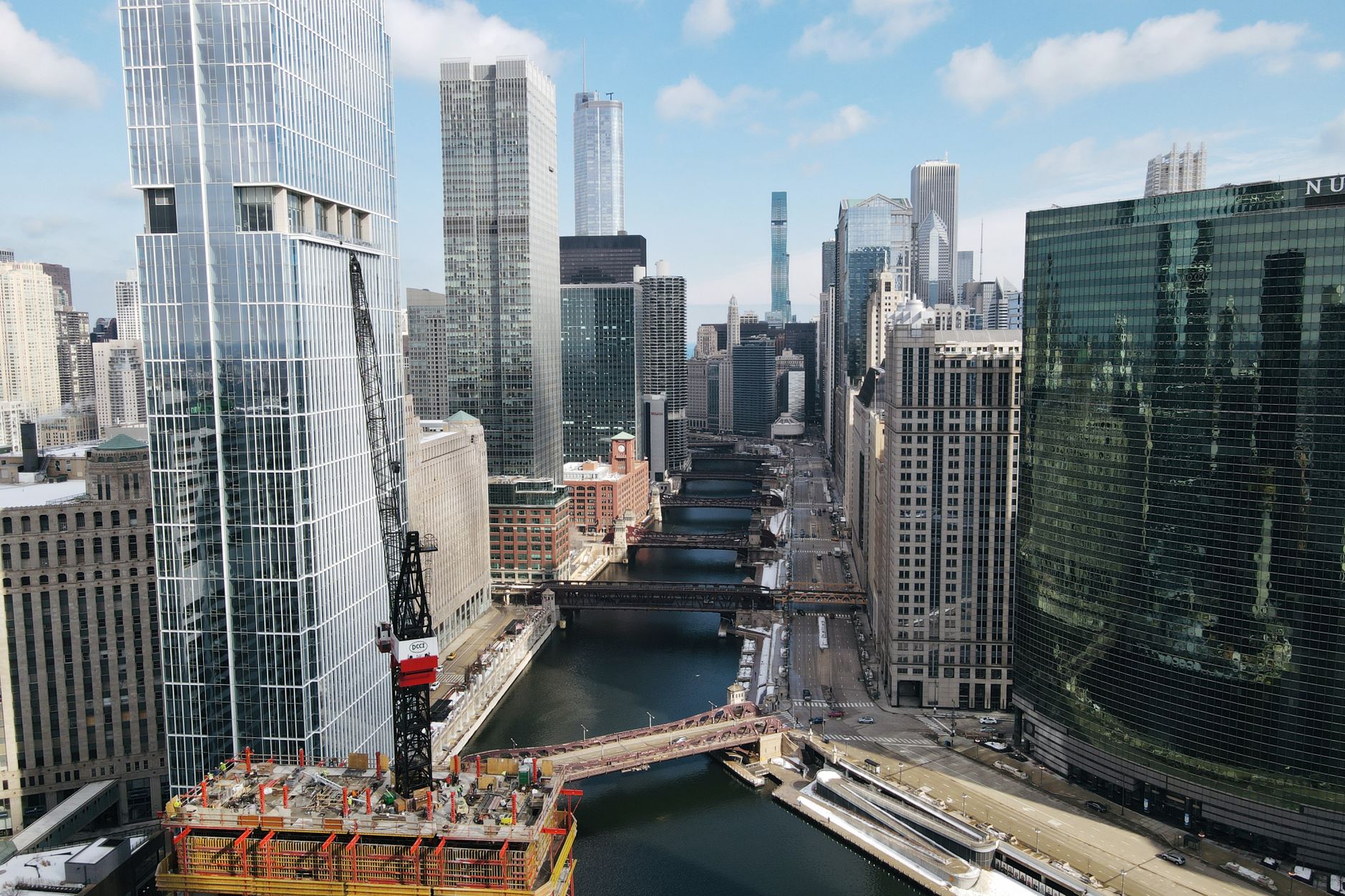 Công trường Bally’s Chicago vắng người, biển cảnh báo pháp lý dựng cạnh công trình khách sạn