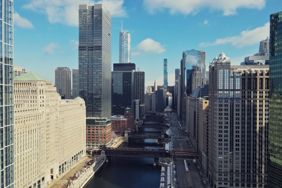 Luxury high-rise view overlooking the Chicago skyline - gold coast chicago il apartments Luxury high-rise view overlooking the Chicago skyline - gold coast chicago il apartments