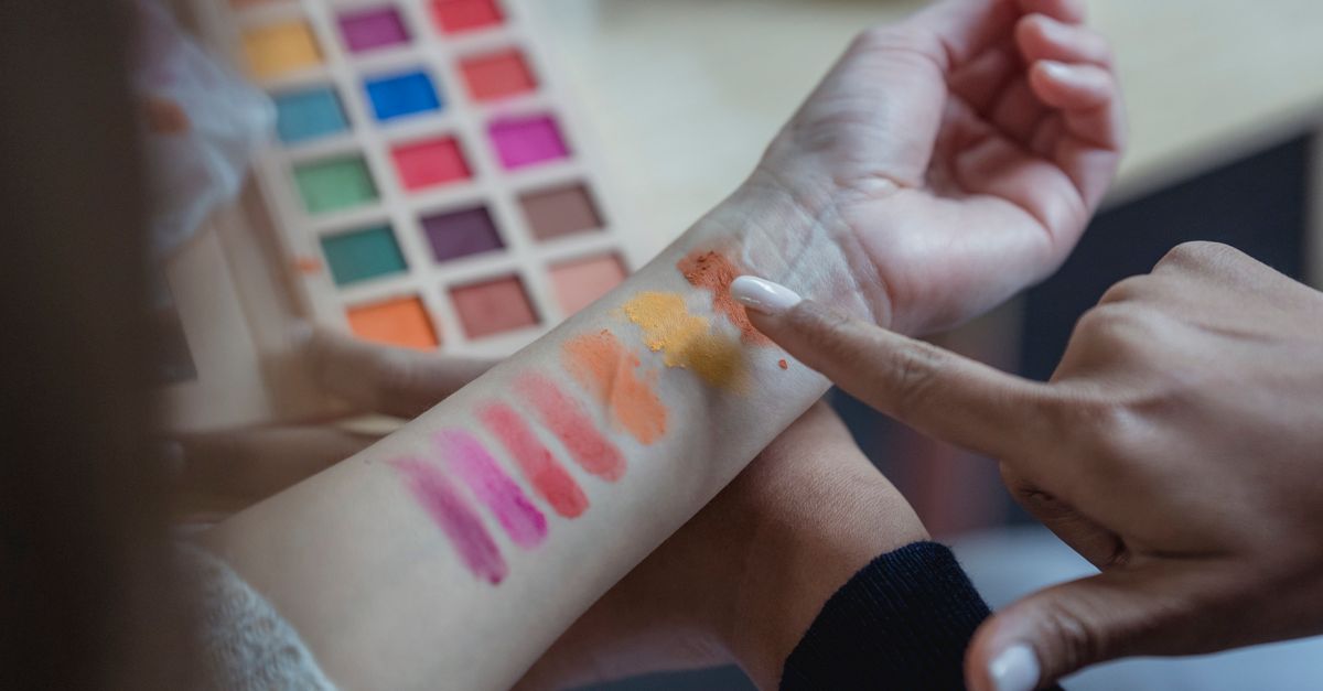 Maquillage hybride : comment choisir la bonne teinte pour vous