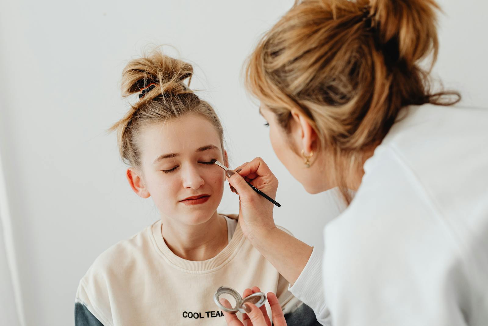 หาช่างแต่งหน้าทำผม หาช่างแต่งหน้าทำผม