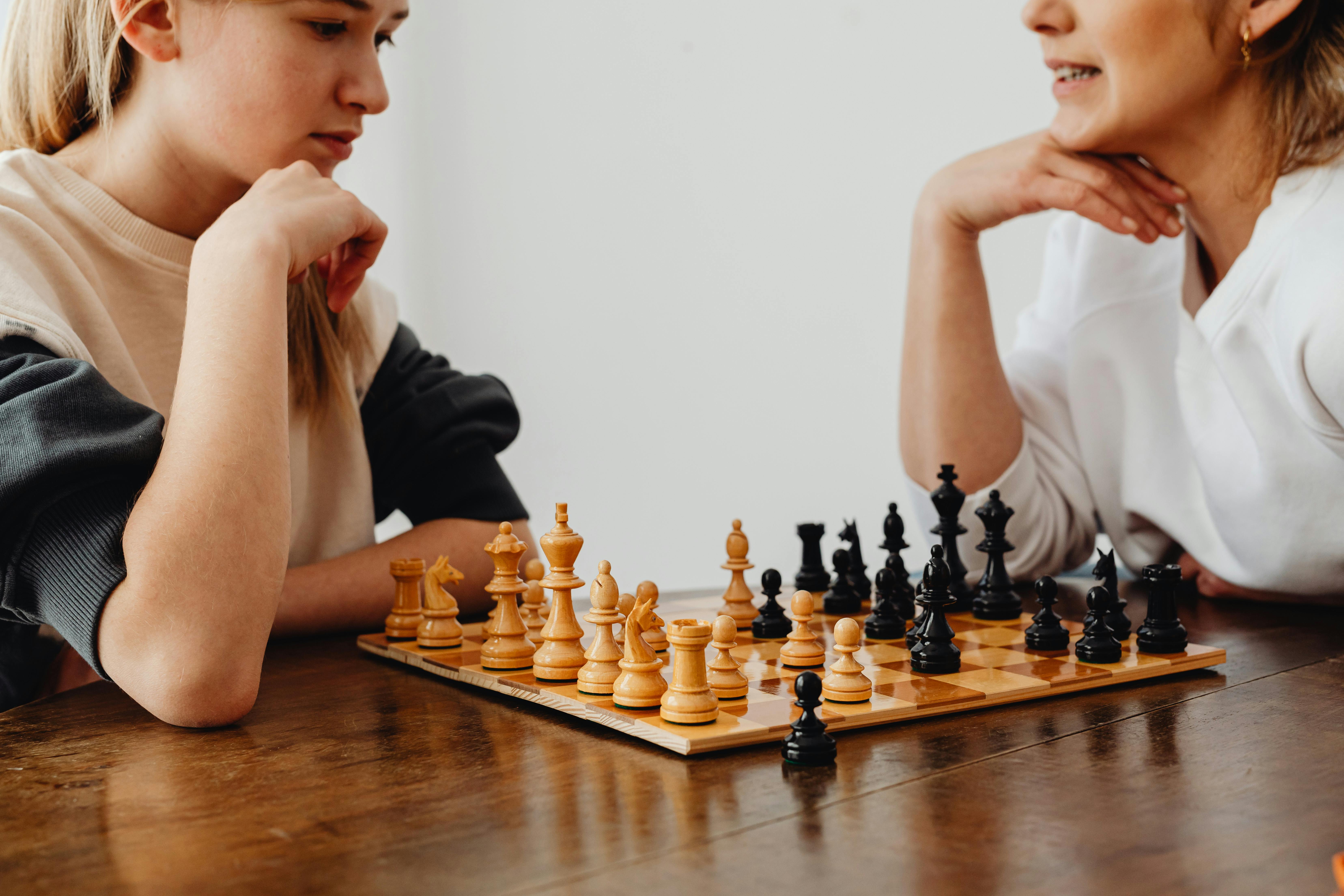 575 fotos de stock e banco de imagens de Old Couple Playing Chess