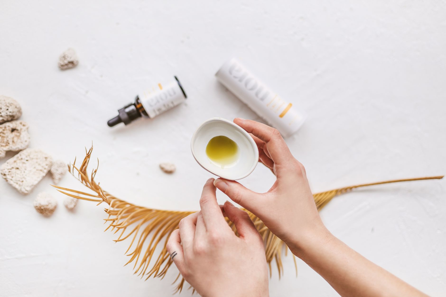 Best anti-inflammatory cannabis options for pelvic pain relief Cannabis for endometriosis products including tinctures and indica flower
