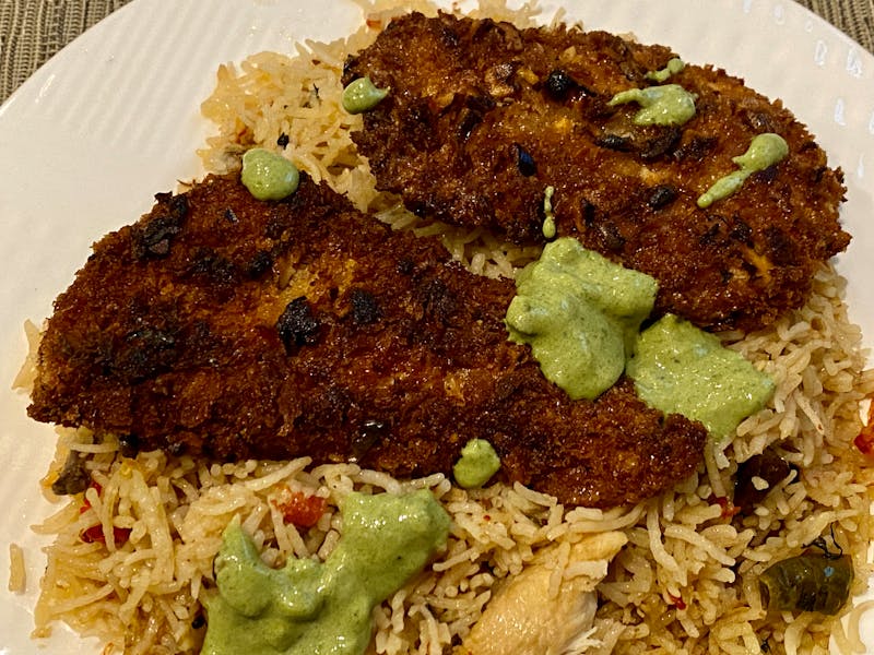 Detaliu caligrafie artistică cu pensulă și cerneală neagră pe hârtie albă