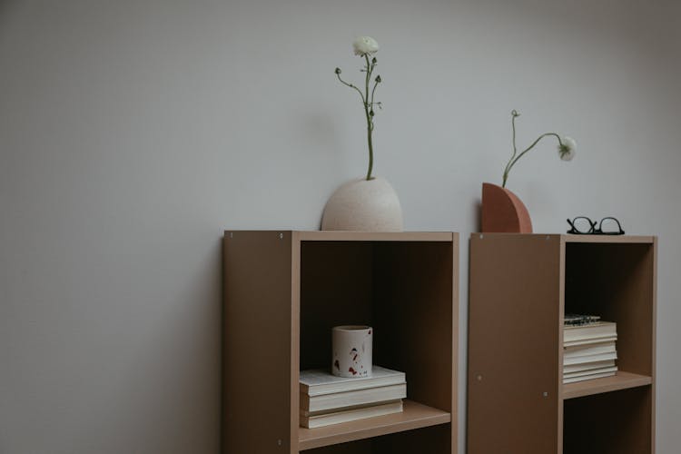 Bookshelves With Bookend Vases