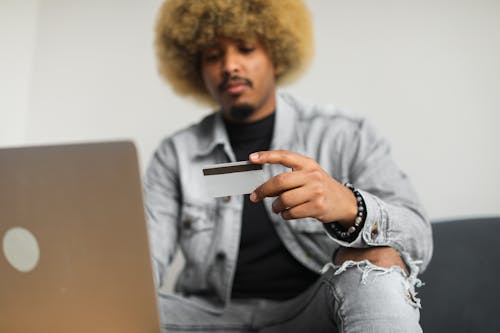 Foto profissional grátis de cabelo afro, cartão de crédito, compra online