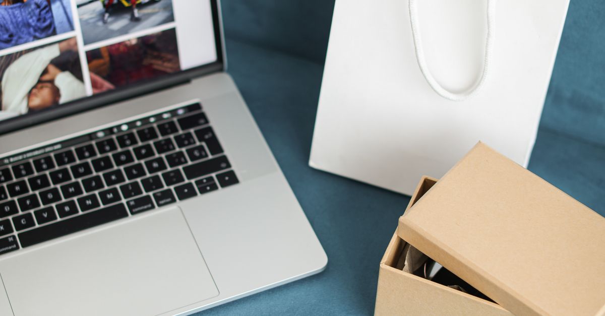 Online and store spending can look steady even when households are quietly trading down. Photo: Cup of Couple / Pexels.