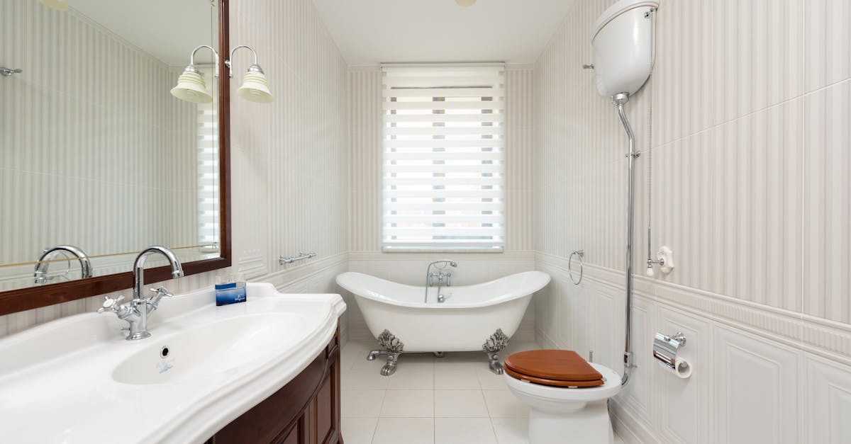 Comparatif : Carrelage en Céramique vs. Porcelaine