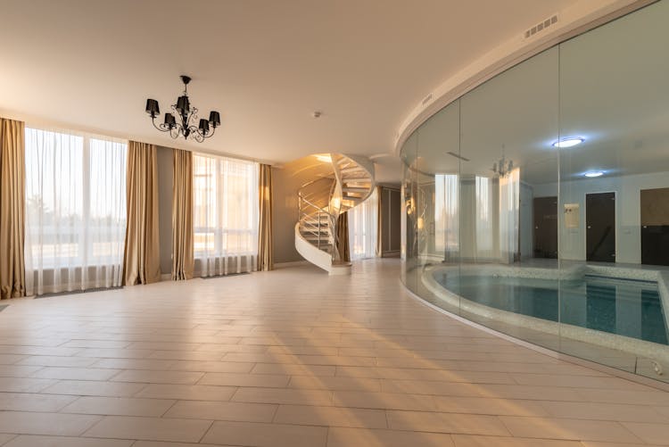 Spacious Room With Swimming Pool