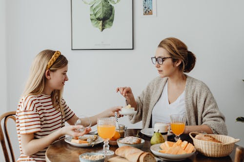 aile, anne, bardak içeren Ücretsiz stok fotoğraf