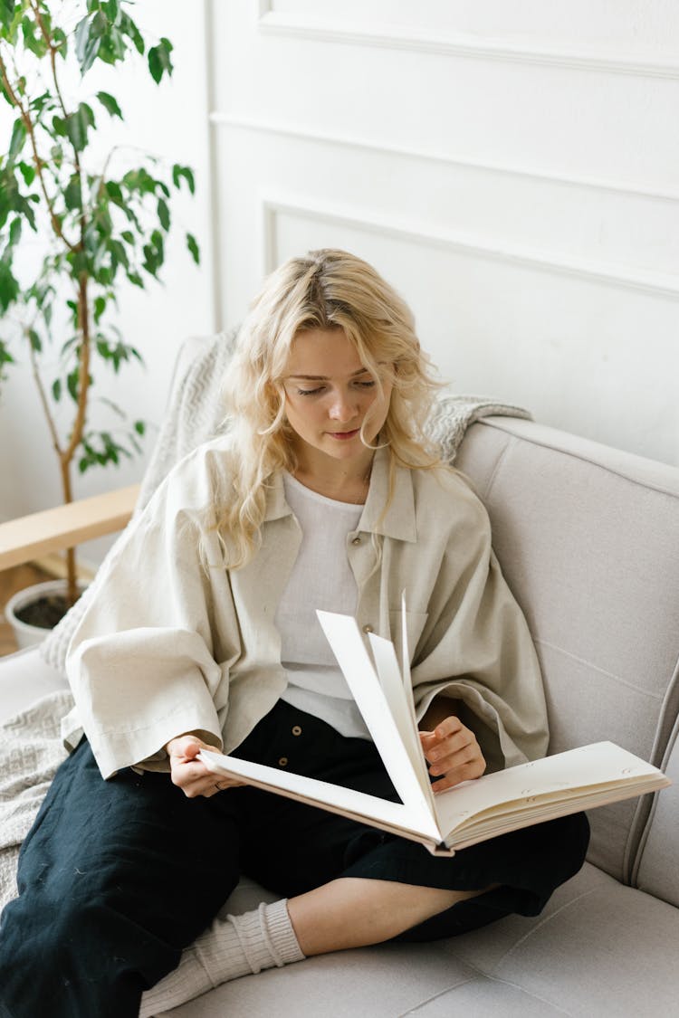 Pretty Woman Holding A Sketchbook