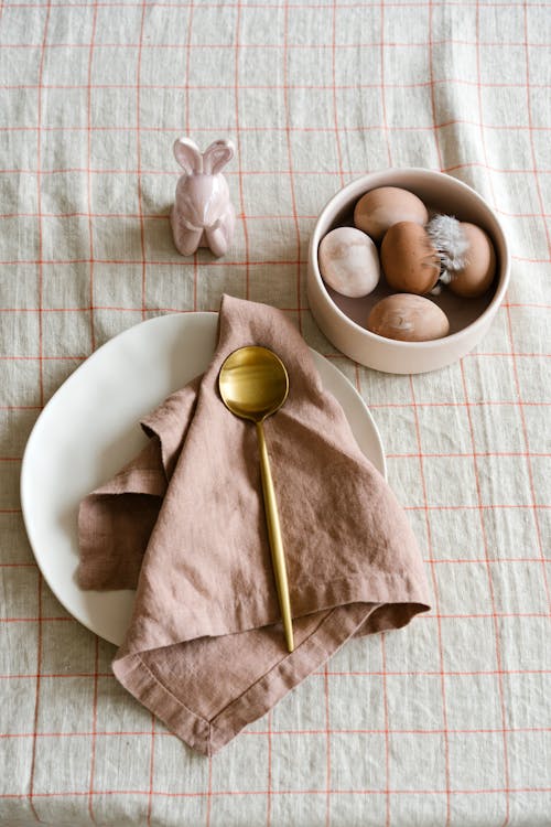 Kostnadsfri bild av bords servett, bordsduk, bruna ägg