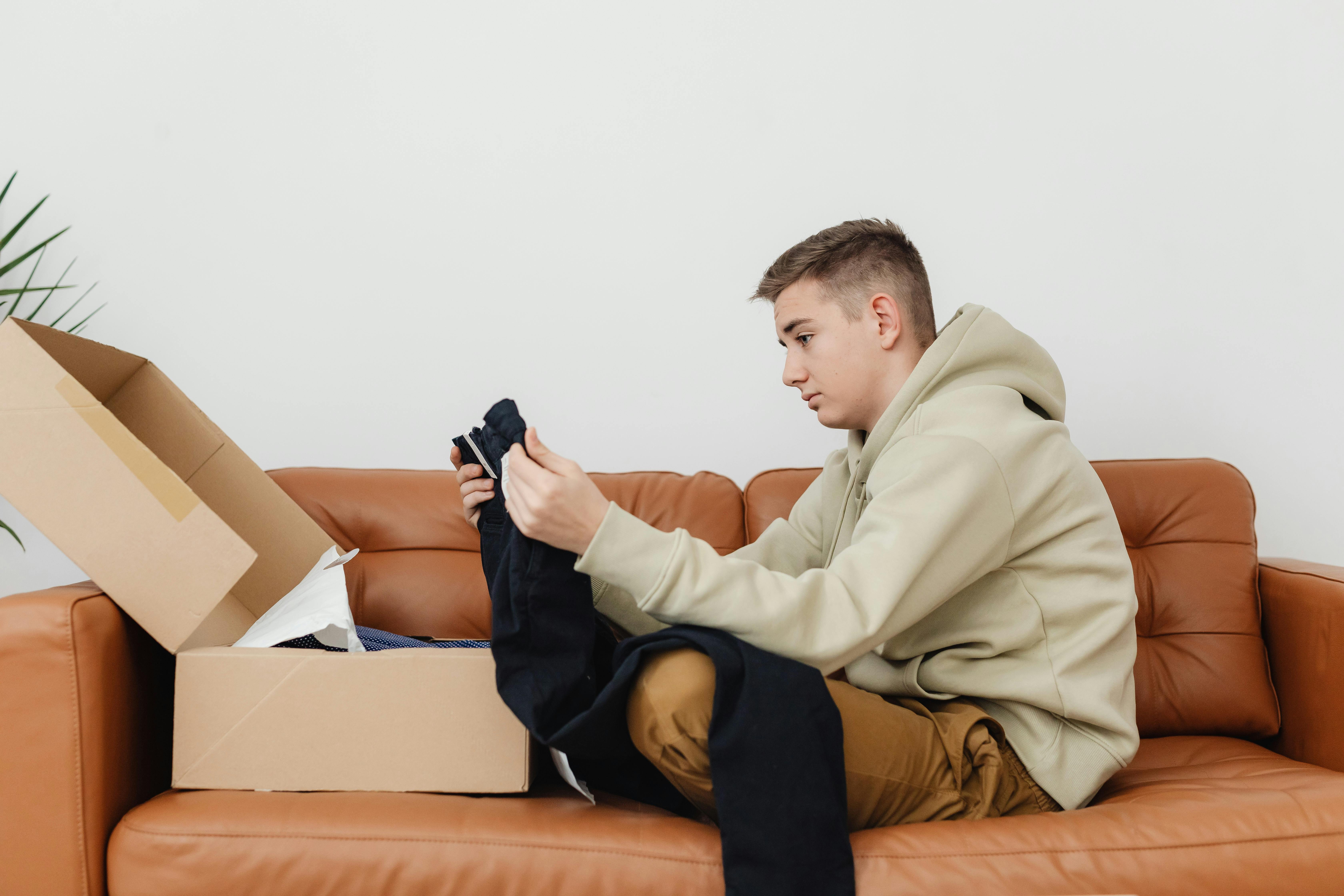 網路副業：窮學生逆襲！網拍二手衣月賺八萬，28歲買下人生第一間