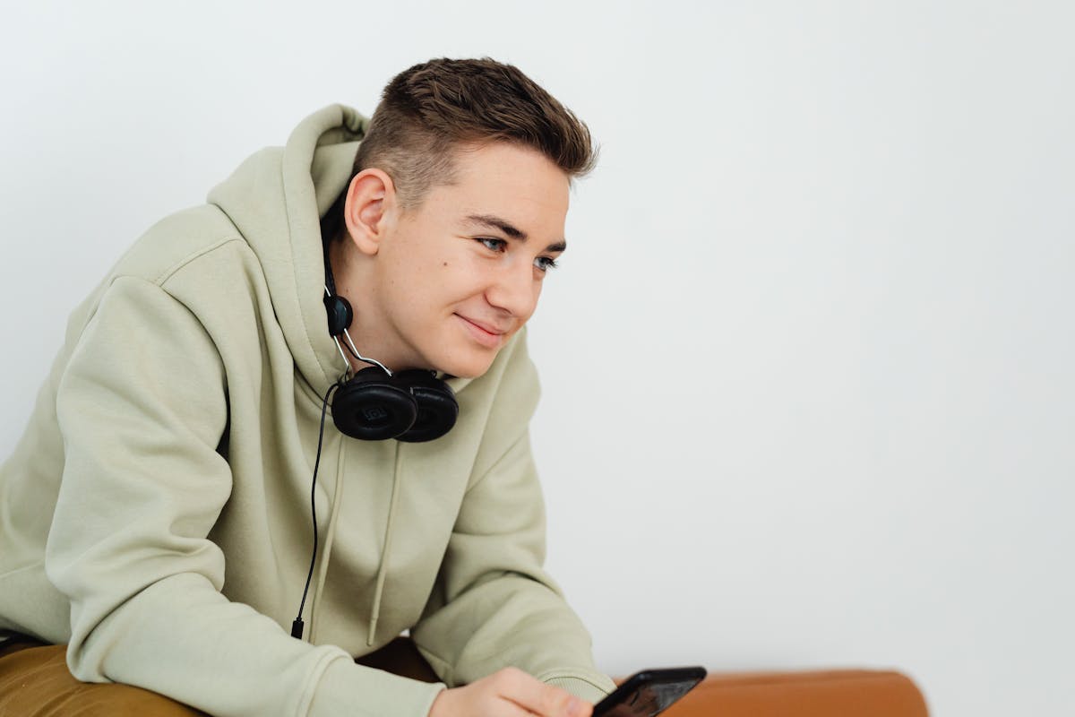 Gen Z is Ditching Doomscrolling for 'Media Tracking', Is This the New Digital Detox?