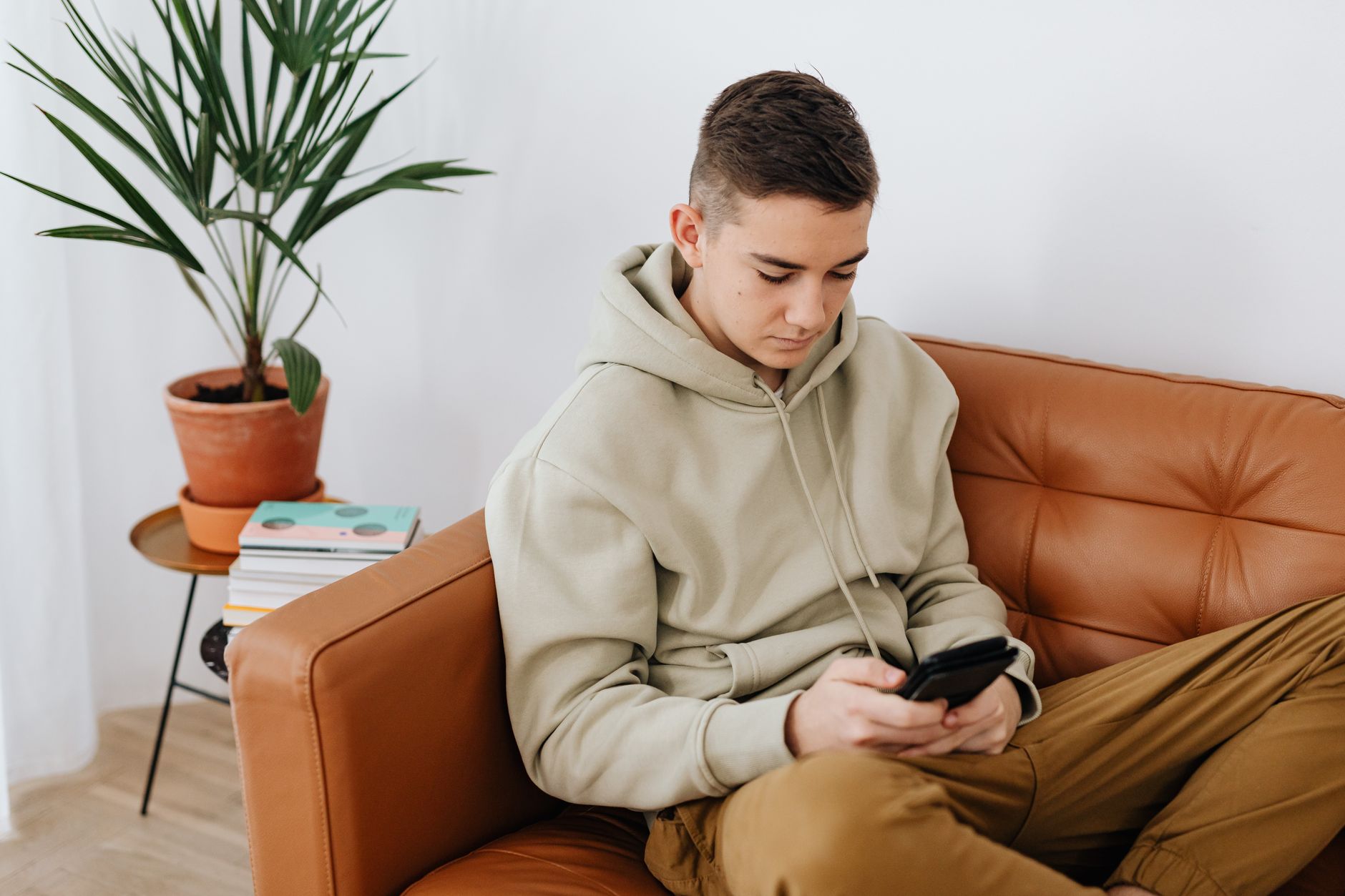 Adolescent smartphone anxiety — Jornal Metro