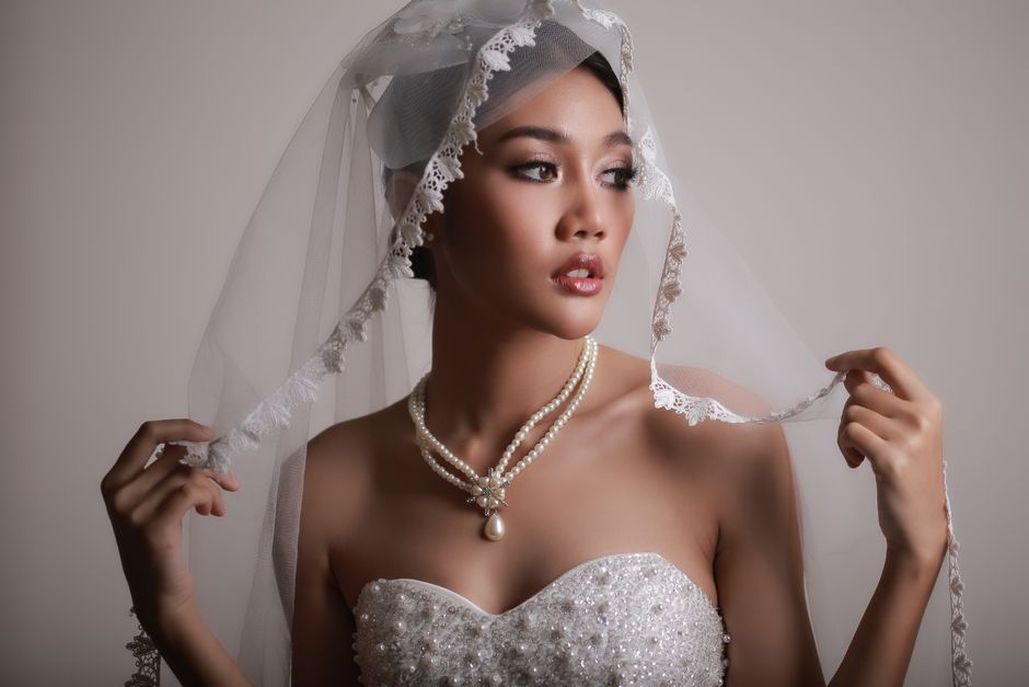 Makeup cô dâu mắt một mí tại Hà Nội — có nên đặt không?