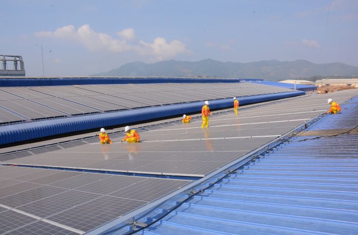 Large solar array installed on a commercial building roof