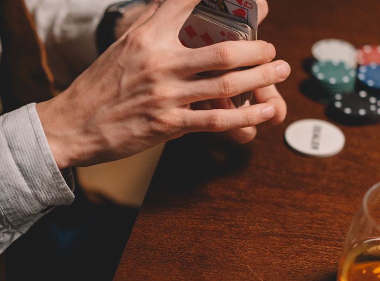 Blackjack online: Grundlagen einer soliden Strategie für mehr Erfolg