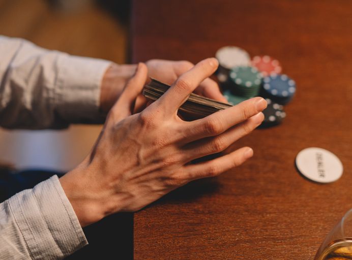 Online Casino: Spielautomaten und Live-Spiele im Überblick