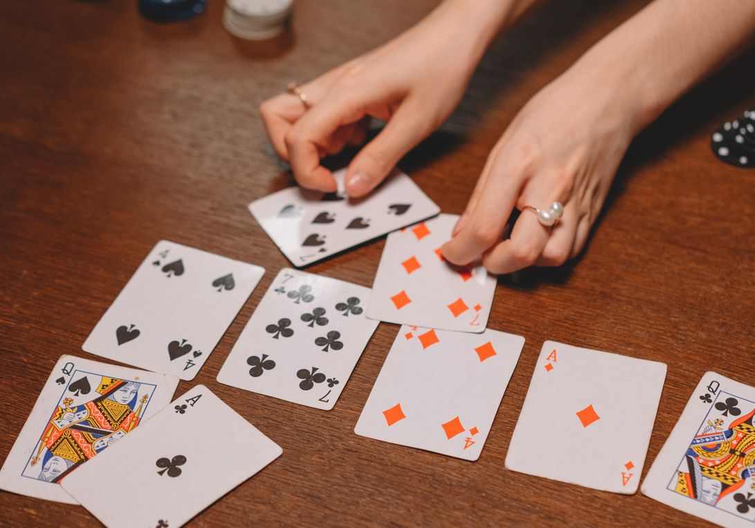 Online Casino: Spielautomaten und Live-Spiele im Überblick